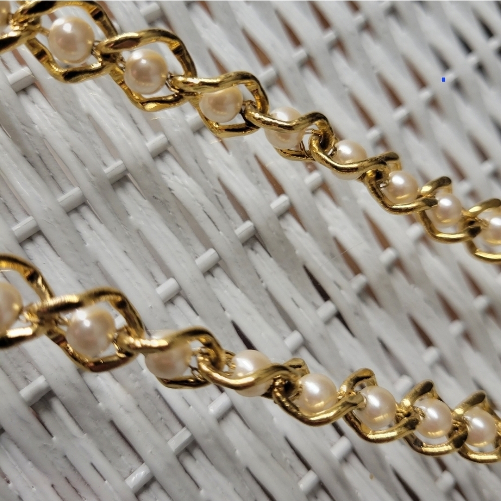 Elegant Gold and Pearl Chain Necklace